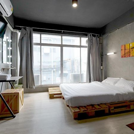 The Beds Ever Hostel (Adults Only) Bangkok Esterno foto