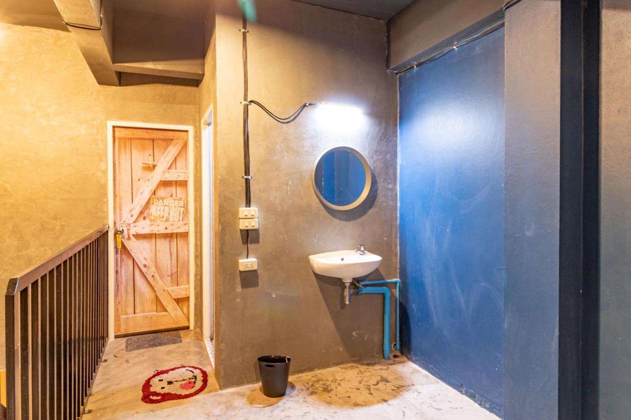 The Beds Ever Hostel (Adults Only) Bangkok Esterno foto