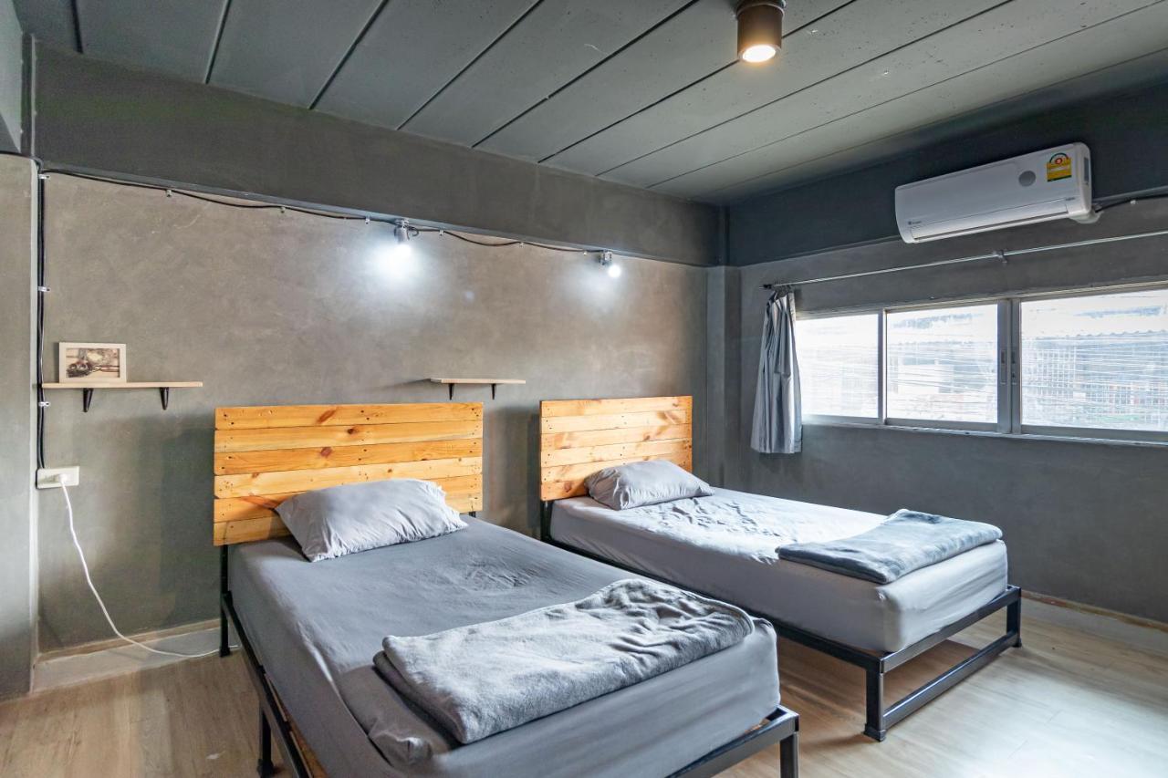 The Beds Ever Hostel (Adults Only) Bangkok Esterno foto