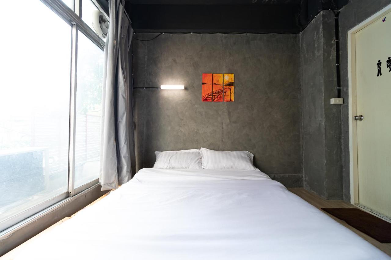 The Beds Ever Hostel (Adults Only) Bangkok Esterno foto