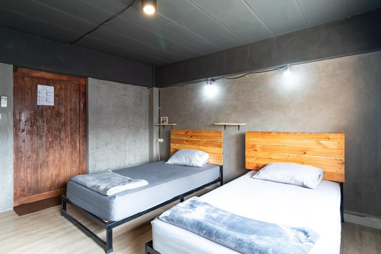 The Beds Ever Hostel (Adults Only) Bangkok Esterno foto