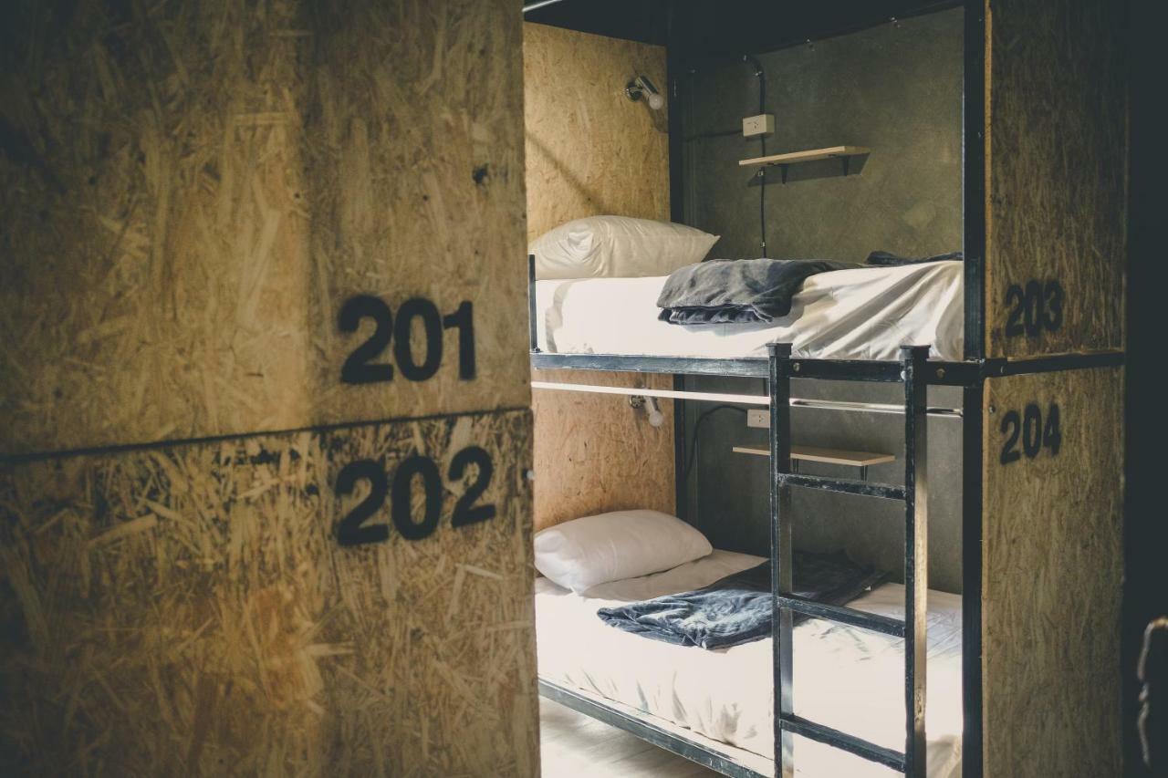 The Beds Ever Hostel (Adults Only) Bangkok Esterno foto