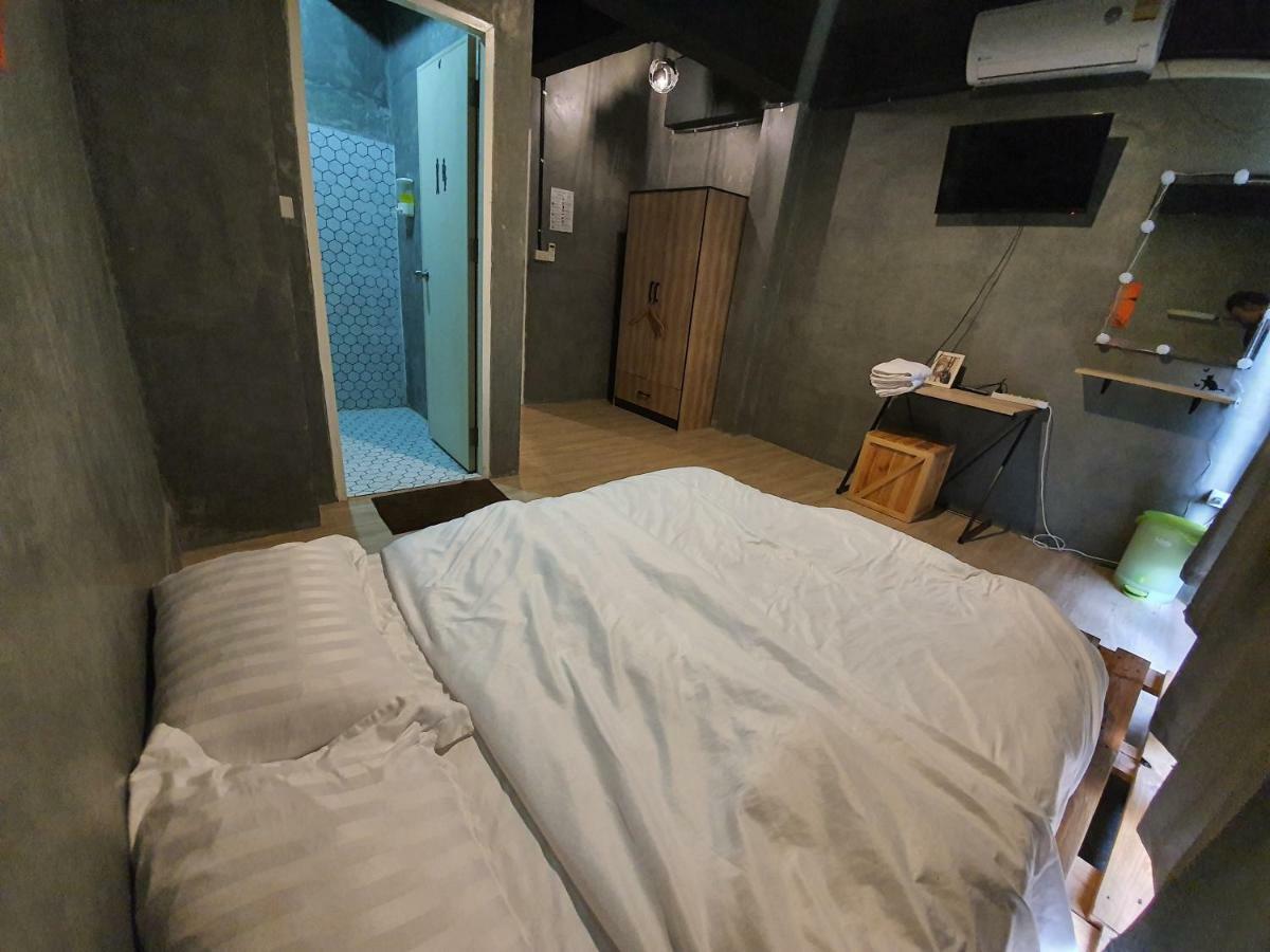 The Beds Ever Hostel (Adults Only) Bangkok Esterno foto